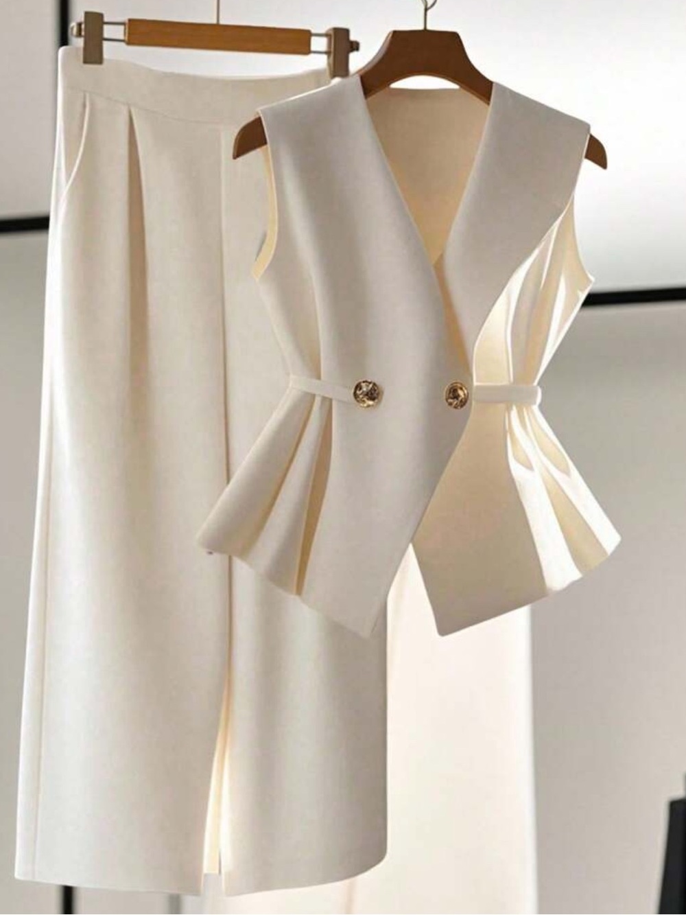 Women's Elegant Cream White Two-Piece Suit,Sleeveless V Collar Cropped
